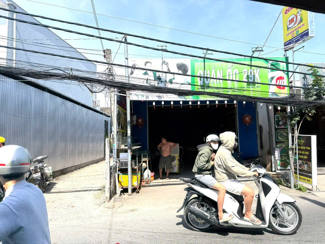 SP 631: Nhà góc 2 mặt tiền